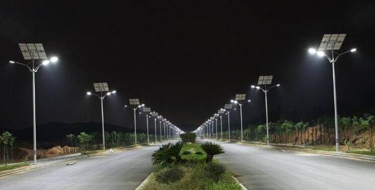 如何提高太陽能路燈在雨天的使用率？